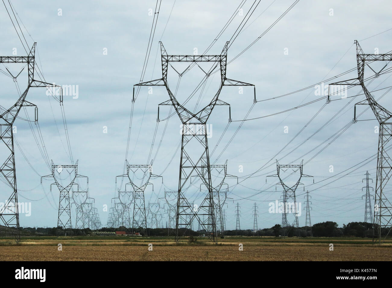 Pylônes électriques france Banque de photographies et d’images à haute