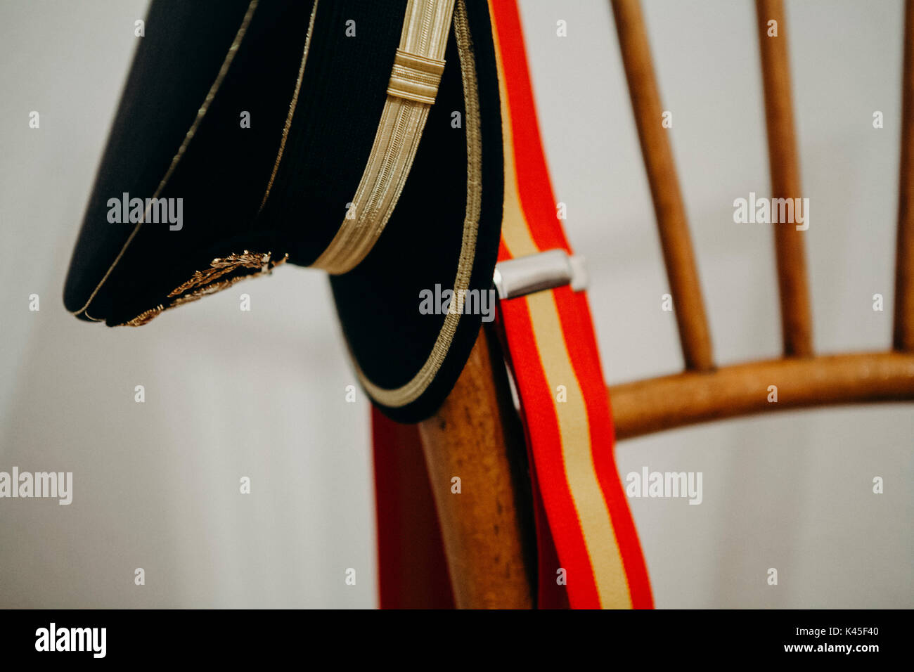 Casquette officielle et bretelles drapeau espagnol préparé pour un  événement Photo Stock - Alamy