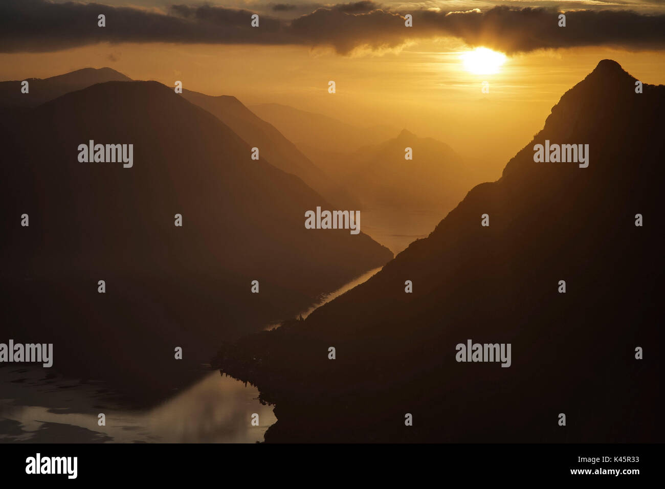 Le coucher du soleil, le lac de Lugano, Lombardie, Italie, Suisse Banque D'Images