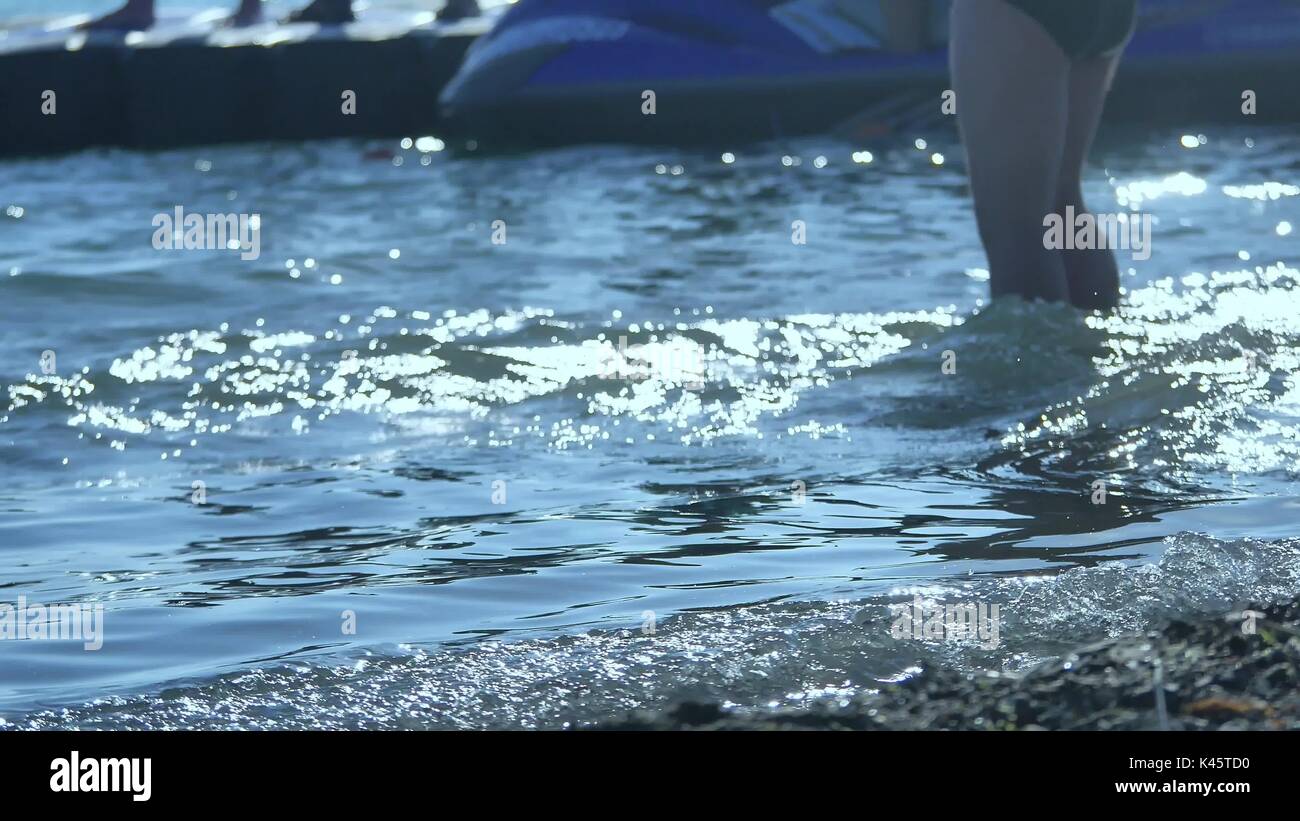 Il vagues Splash. Reste sur la mer Noire l'eau bleue Banque D'Images