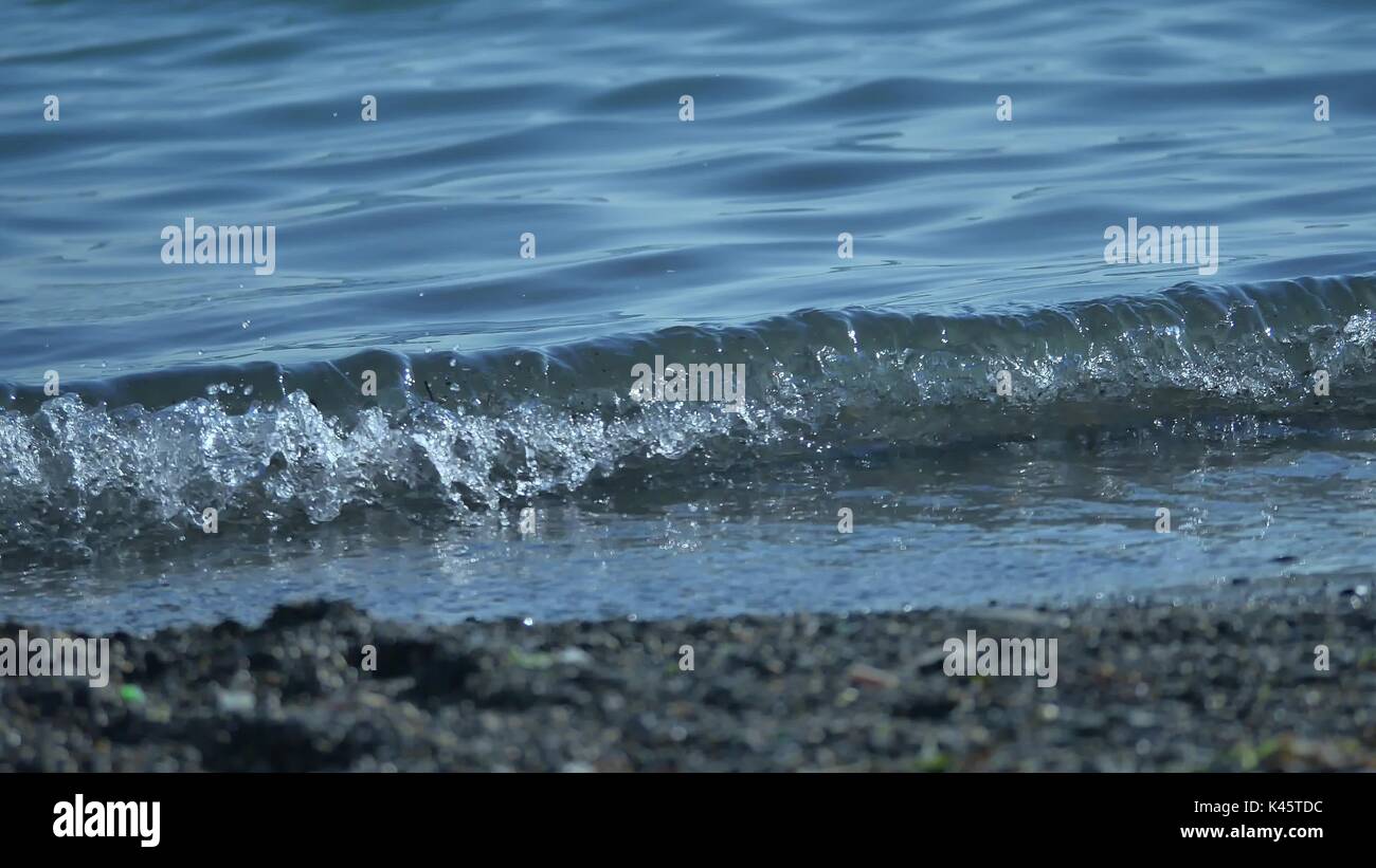 Il vagues Splash. Reste sur la mer Noire bleu de l'eau Banque D'Images