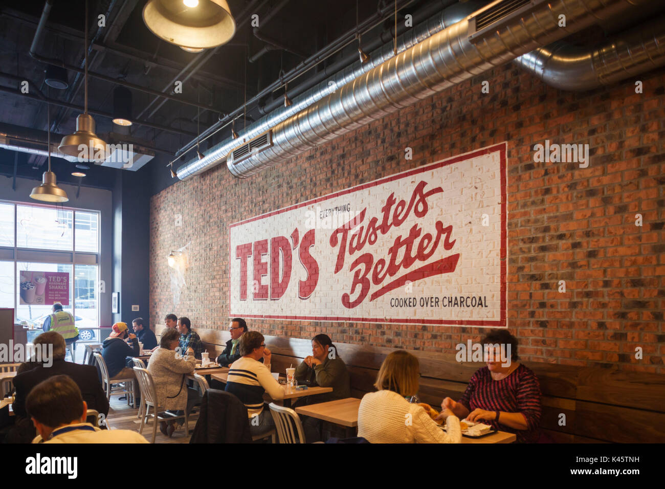 USA, New York, dans l'ouest de New York, Buffalo, Ted's Hot Dog restaurant, célèbres, de l'intérieur Banque D'Images