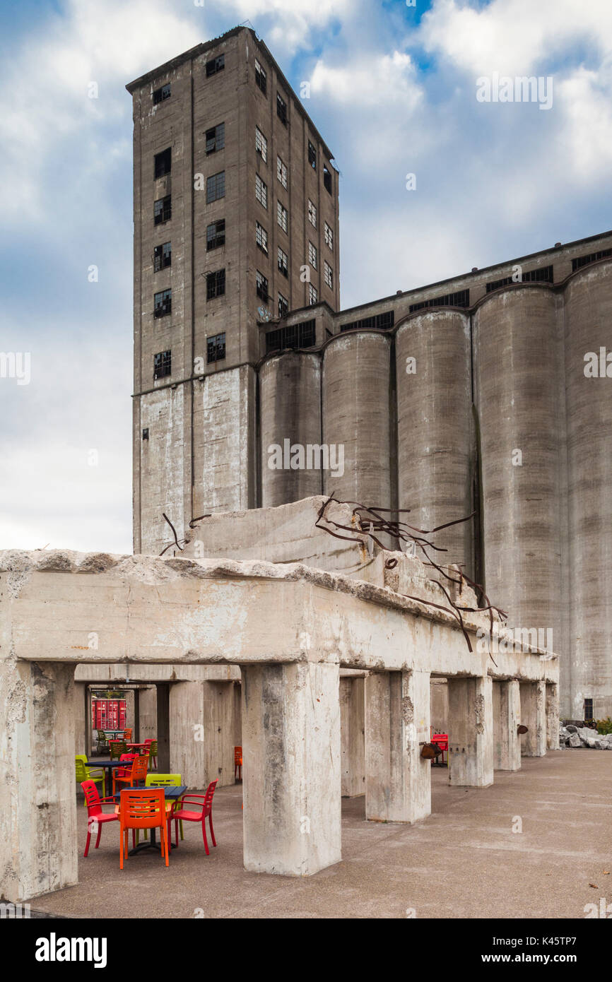 USA, New York, dans l'ouest de New York, Buffalo, Silo, ville nouvelle de divertissement autour de silos à grains rénové Banque D'Images