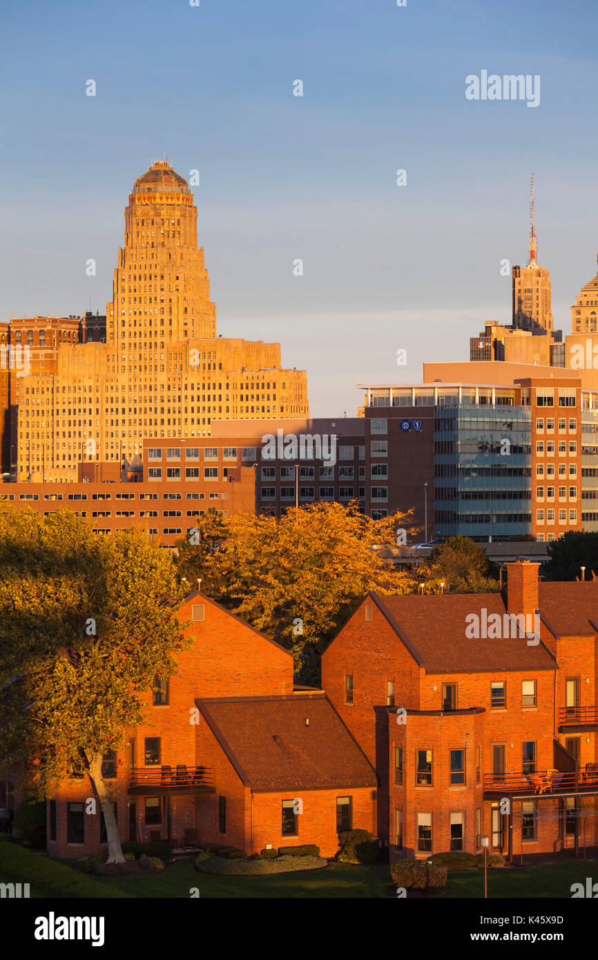 USA, New York, dans l'ouest de New York, Buffalo, havre du lac Érié, coucher du soleil Banque D'Images