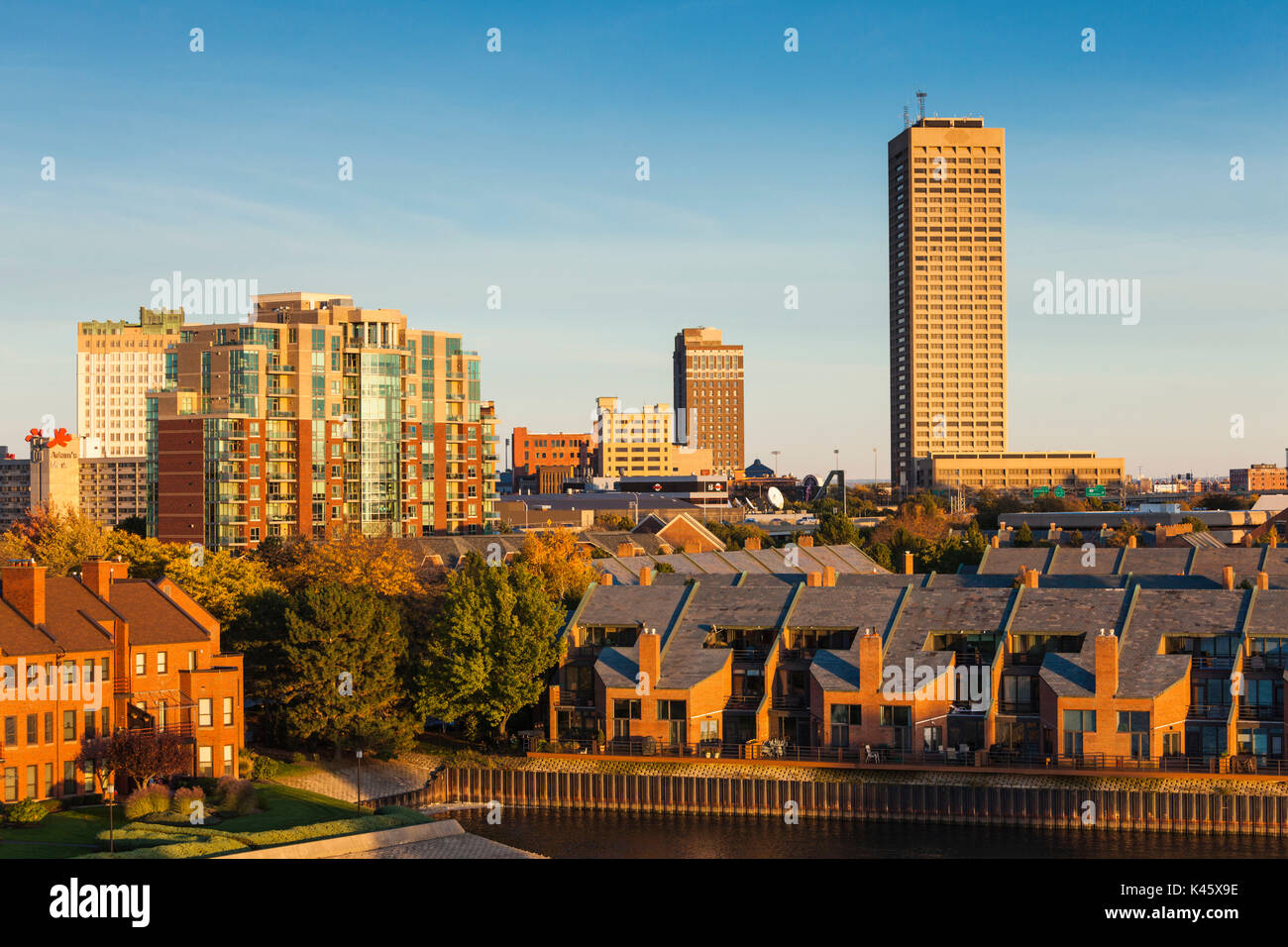 USA, New York, dans l'ouest de New York, Buffalo, havre du lac Érié, coucher du soleil Banque D'Images