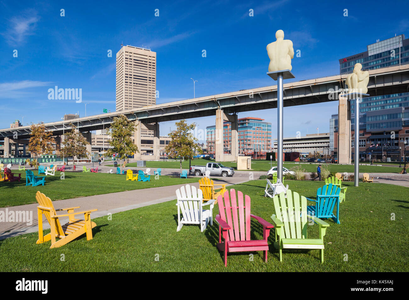 USA, New York, dans l'ouest de New York, Buffalo, parc au bord du canal, ancienne zone industrielle, Silent Poets sculpture de Jaume Plensa, 2012 Banque D'Images