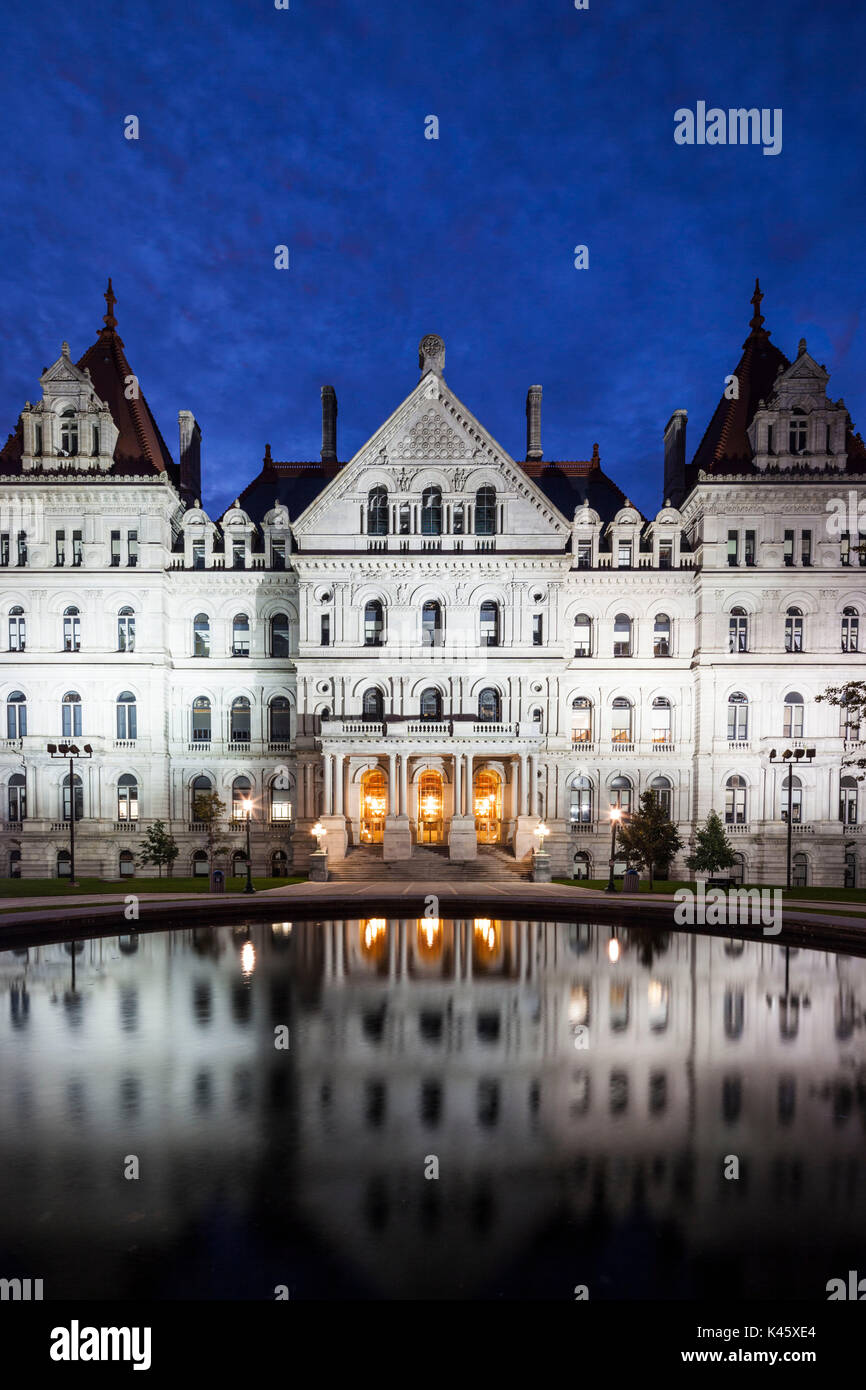 USA, New York, Hudson Valley, Albany, New York State Capitol Building, Dawn Banque D'Images