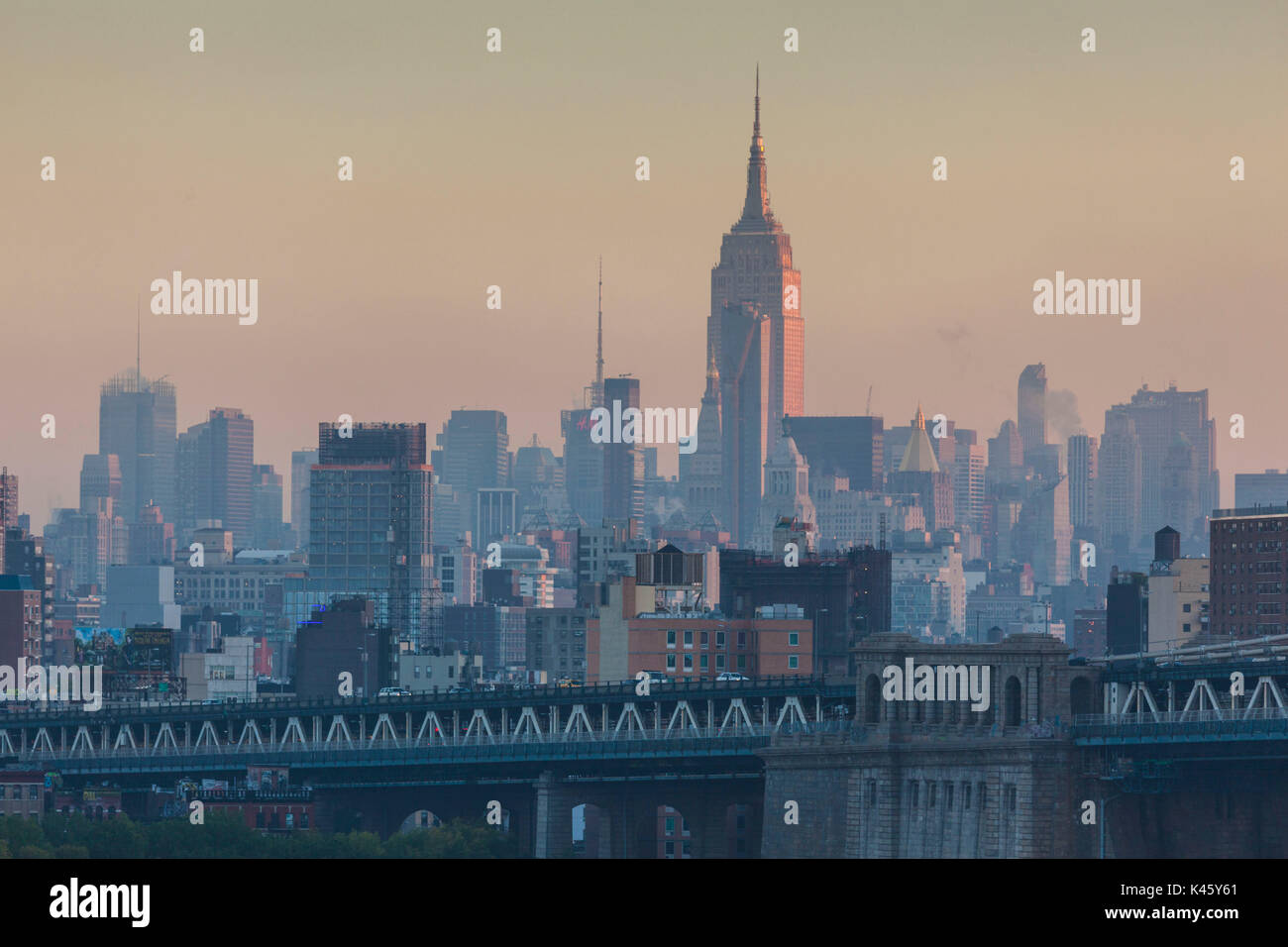 USA, New York, New York City, Brooklyn-Dumbo, Empire State Building, Dawn Banque D'Images