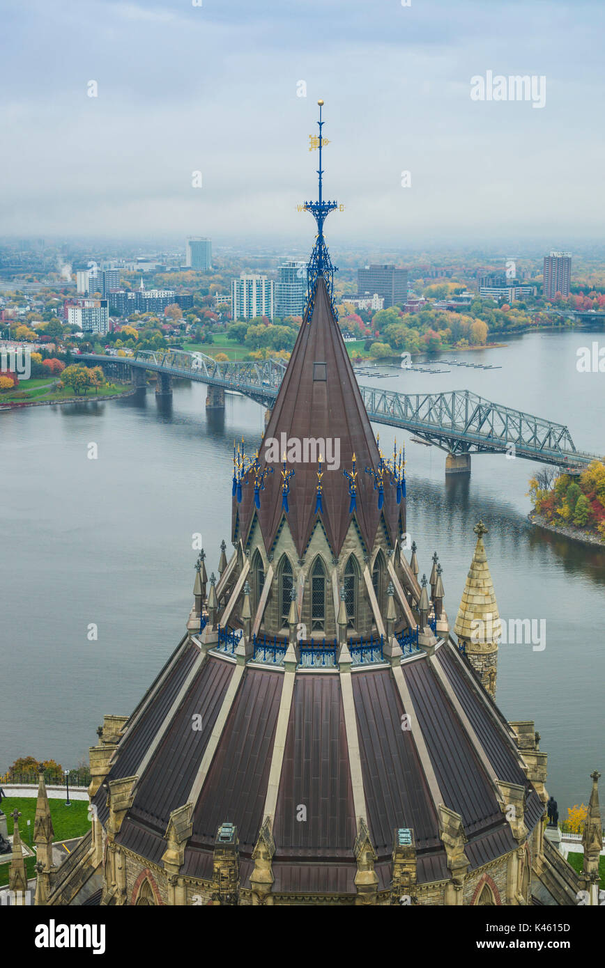 Le Canada, l'Ontario, Ottawa, capitale du Canada, Édifice du Parlement canadien, vue depuis la tour de la paix, automne Banque D'Images