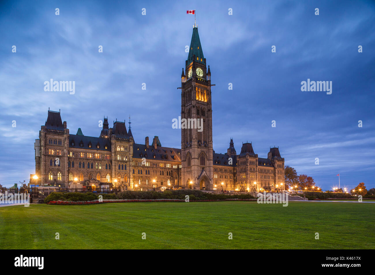 Le Canada, l'Ontario, Ottawa, capitale du Canada, Édifice du Parlement canadien, dusk Banque D'Images