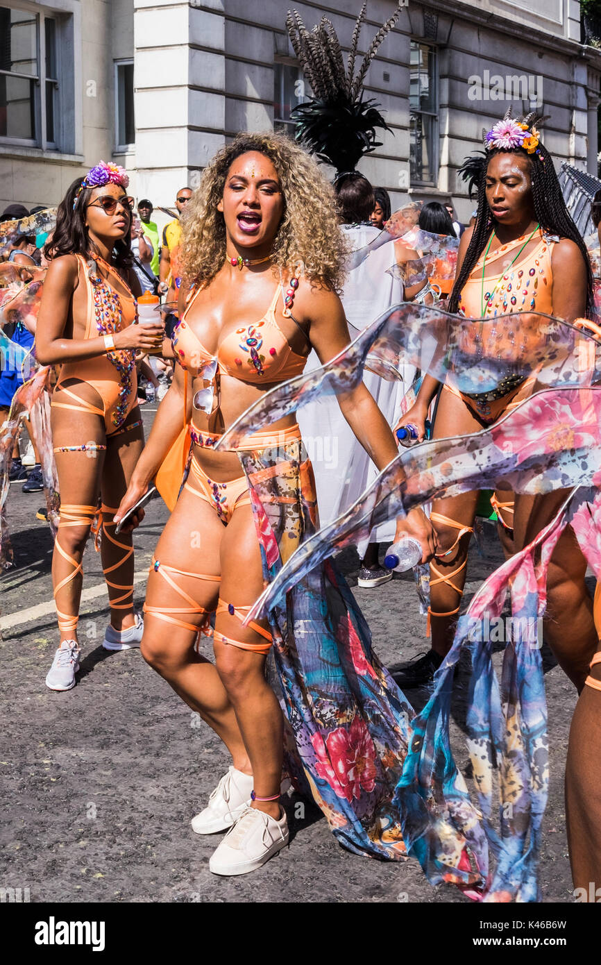 Notting Hill Carnival est un événement annuel qui a eu lieu à Londres depuis 1966 dans les rues de Notting Hill, Londres, Angleterre, Royaume-Uni Banque D'Images