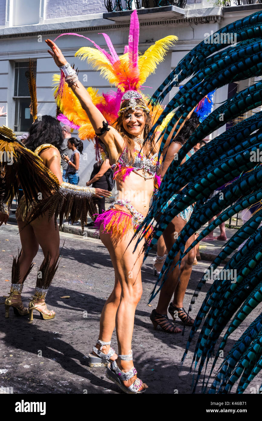 Notting Hill Carnival est un événement annuel qui a eu lieu à Londres depuis 1966 dans les rues de Notting Hill, Londres, Angleterre, Royaume-Uni Banque D'Images