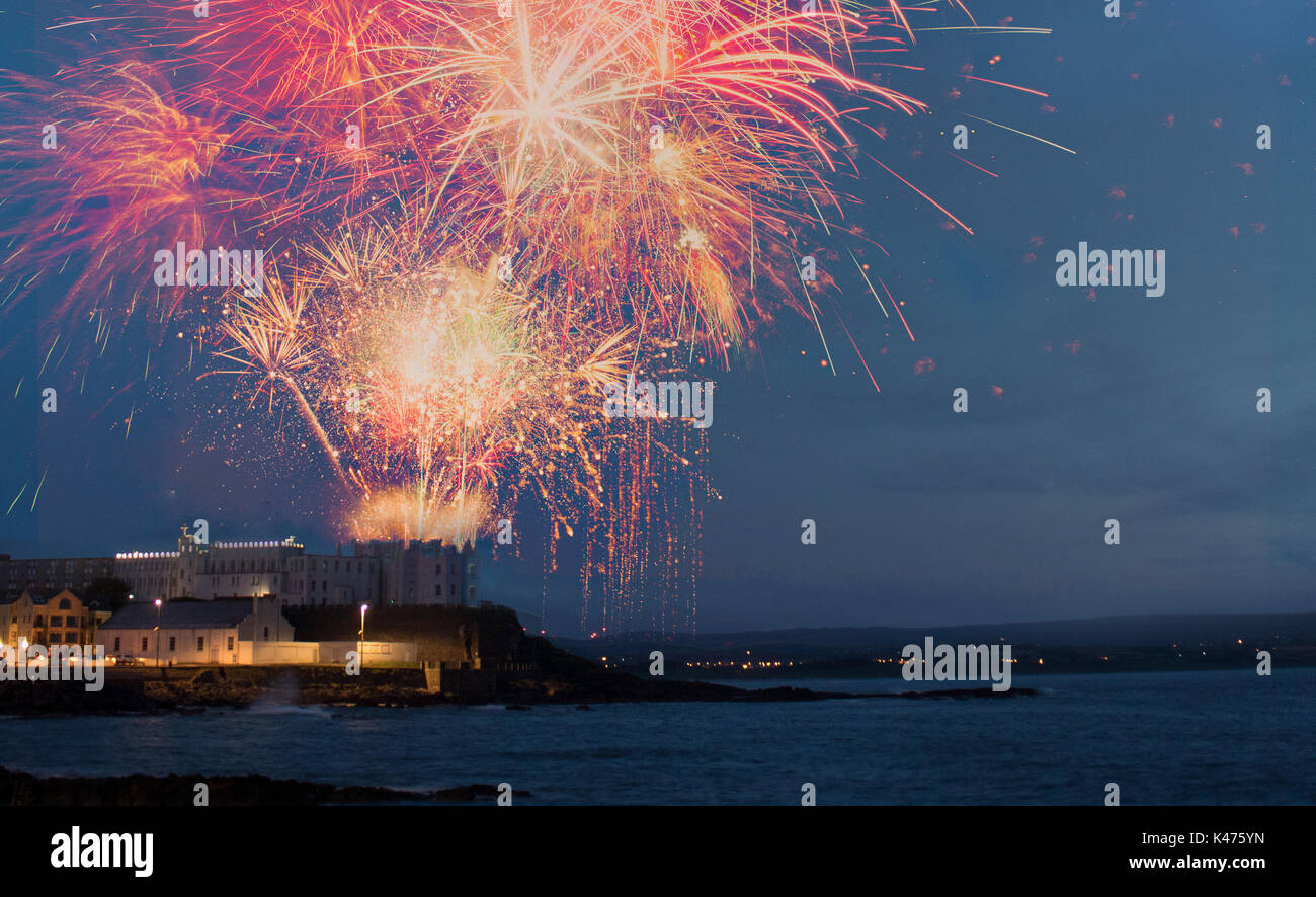 Fireworks festival voiles rouge Banque D'Images