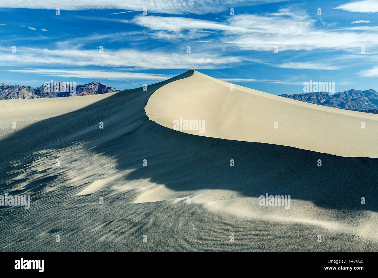 Télévision Mesquite Sand Dunes et Grapevine Mountains, Death Valley National Park, California USA Banque D'Images