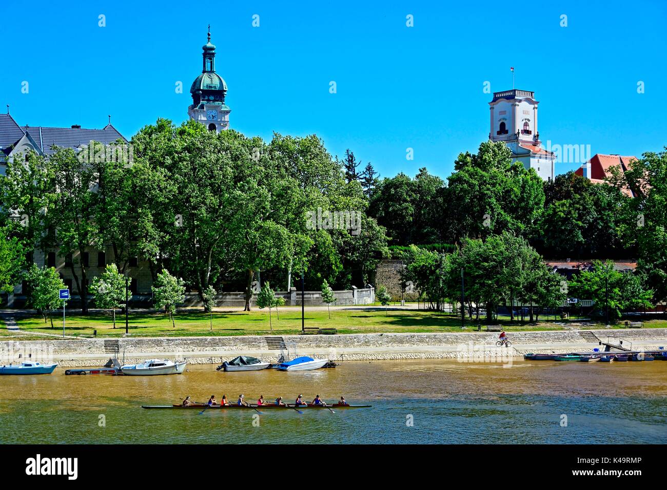 Formation de rafles à l'arrière sur le Danube du Moson à Gyor Banque D'Images