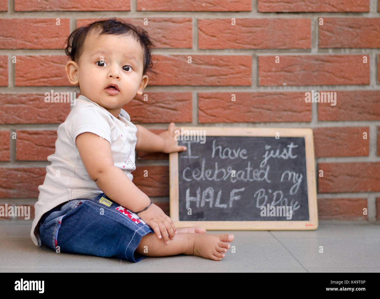 6 Mois Anniversaire Photo Shoot Photo Stock Alamy
