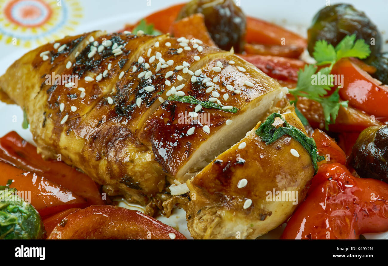Un pan de feuille du Poulet Teriyaki avec légumes Banque D'Images