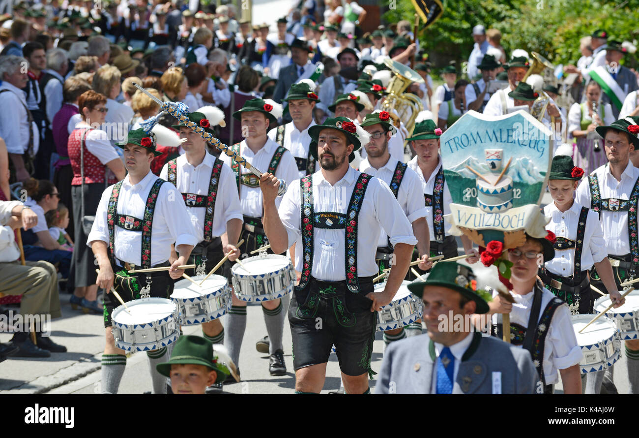 Trachtenfestzug Gaufest Loisachgau,, Egling, Oberbayern, Bayern, Deutschland, Banque D'Images