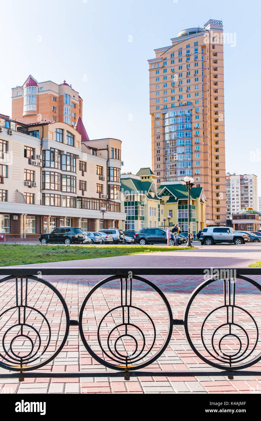 Kiev, Ukraine - 25 septembre 2009 : Des bâtiments modernes dans geroiv stalingrada (héros de Stalingrad) boulevard, dans le district de Obolon Kiev, Ukraine, Banque D'Images