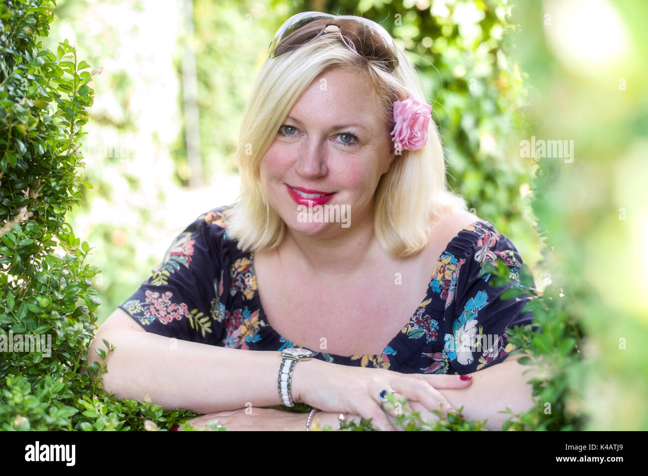 Middle aged smiling blonde woman. Banque D'Images