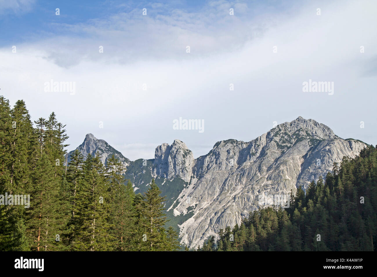 Le Groupe Arnspitze est une montagne autonomes dans le Tyrol et est affecté à la montagnes de Wetterstein Banque D'Images