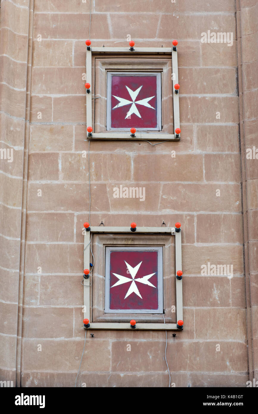 Croix de Malte sur une église. La Croix symbole associé à l'Ordre de Saint-Jean depuis 1567 Banque D'Images