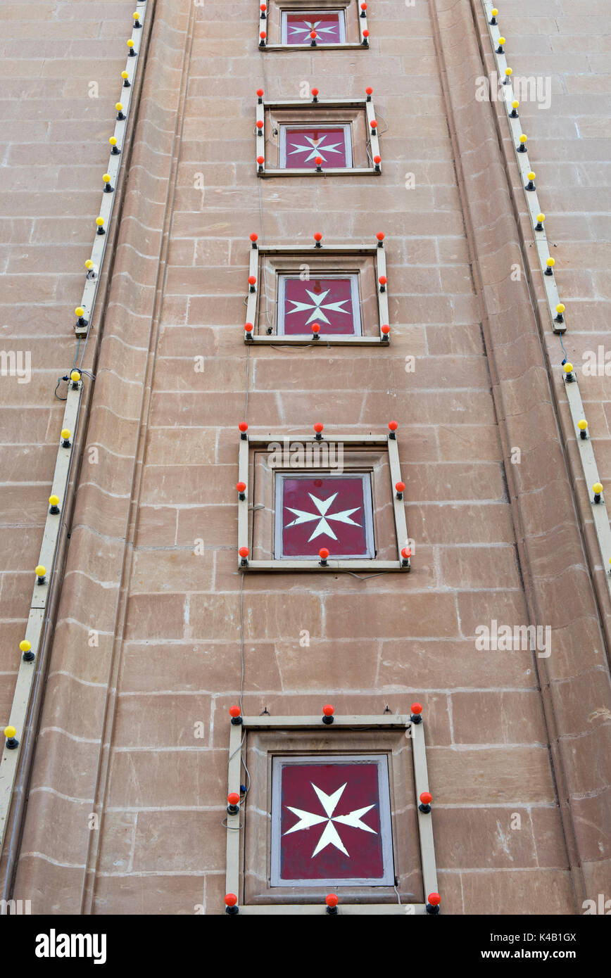 Croix de Malte sur une église. La Croix symbole associé à l'Ordre de Saint-Jean depuis 1567 Banque D'Images