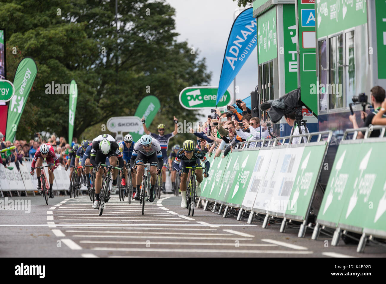 Leader de la course, Elia Viviani de TeamSky défend son avance dans l'étape 3 de l'Énergie 2017 OVO Tour of Britain Banque D'Images