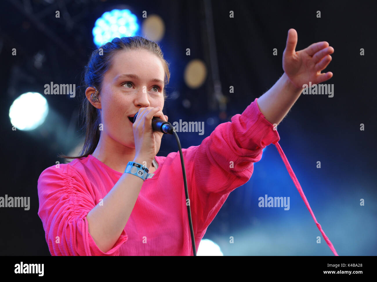 Oslo, Norvège. 10 août, 2017. La chanteuse norvégienne Sigrid Solbakk Raabe fonctionne à l'Oyafestival à Oslo, Norvège, le 10 août 2017. Le premier album de Sigrid chanson 'ne pas tuer mon vibe' est devenu un succès international dans quelques semaines. Photo : Sigrid Harms/dpa/Alamy Live News Banque D'Images