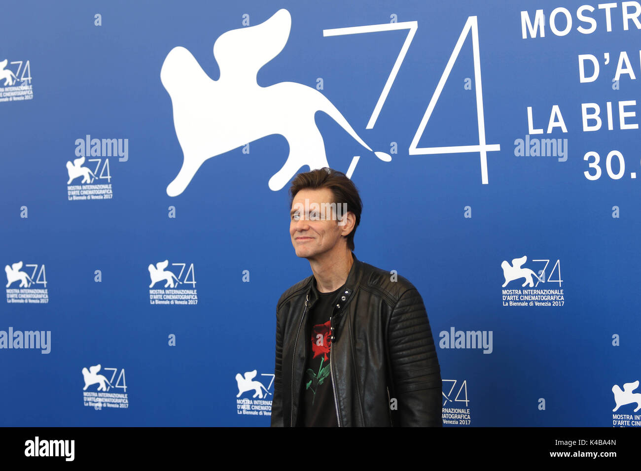 Lido di Venezia, Italie. 05 Sep, 2017. L'Europe, Italie, Lido di Venezia, 05 septembre, 2017 : l'acteur Jim Carrey au photocall du film 'Jim et Andy : l'au-delà', directeur Chris Smith, 74e Festival International du Film de Venise Crédit Crédit : Ottavia Da Re/Sintesi/Alamy Live News Banque D'Images