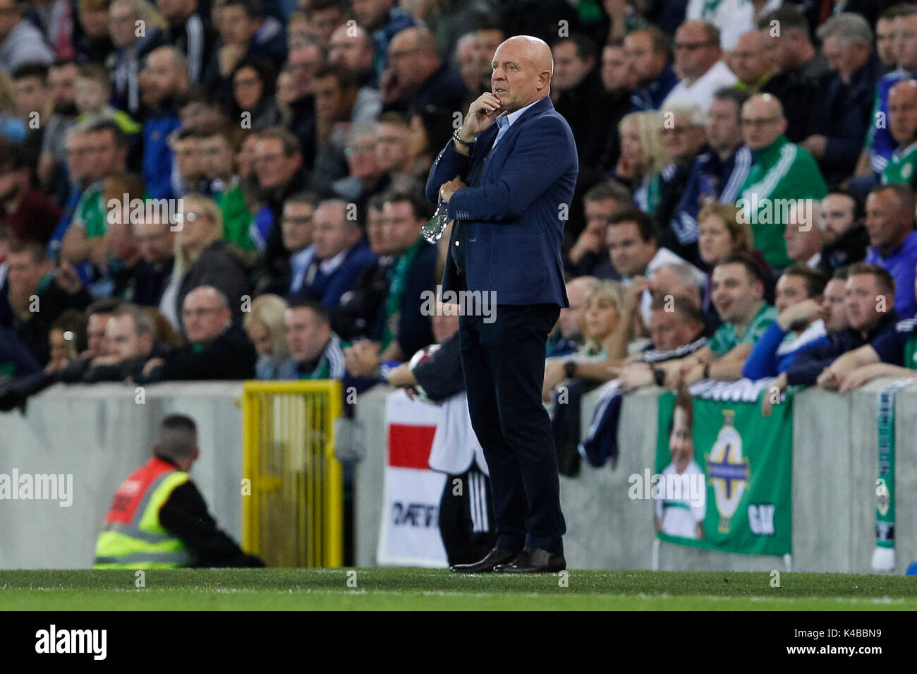 République tchèque Karel Jarolim Manager pendant la Coupe du Monde FIFA 2018 match de qualification du groupe C entre l'Irlande du Nord et de la République tchèque à Windsor Park le 4 septembre 2017 à Belfast, en Irlande du Nord. (Photo de Daniel Chesterton/phcimages.com) Banque D'Images