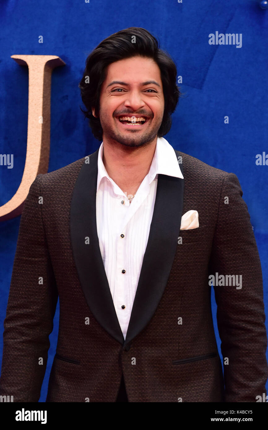 Londres, Royaume-Uni. 05 Sep, 2017. Ali Fazal participant à la UK Premiere DE VICTORIA & Abdul à l'Odeon Leicester Square Londres 5 Septembre 2017 Crédit : Peter Phillips/Alamy Live News Banque D'Images