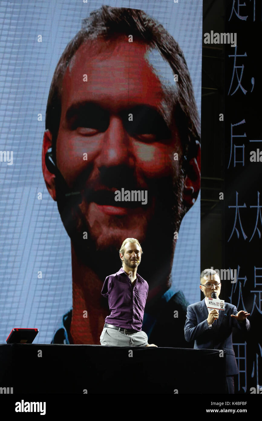 Shenyang, Shenyang, Chine. 12Th Mar, 2017. Shenyang, Chine 5e Septembre 2017 : (usage éditorial uniquement. Chine OUT) .Nick Vujicic donne un discours à l'université de Shenyang à Shenyang, Liaoning Province du nord-est de la Chine, Septembre 5th, 2017. Nicholas James Vujicic est un motivateur né avec tetra-amelia syndrome, une maladie rare caractérisée par l'absence de bras et de jambes. Crédit : SIPA Asie/ZUMA/Alamy Fil Live News Banque D'Images