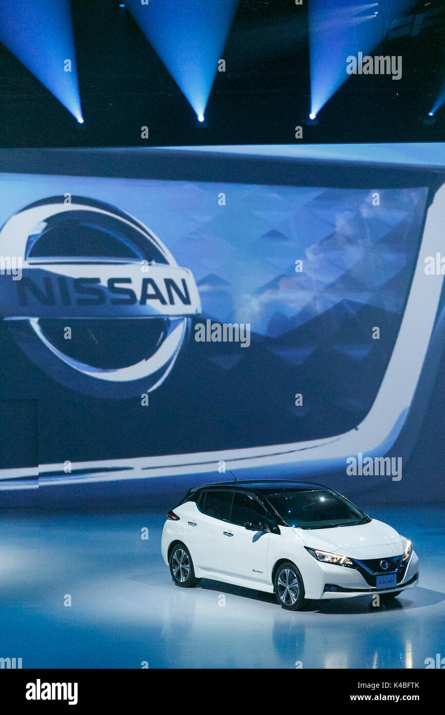 Chiba, Japon. 6e Septembre, 2017. La nouvelle Nissan LEAF de l'afficheur pendant un événement en première mondiale au Makuhari Messe Convention Center le 6 septembre 2017, Chiba, Japon. Hiroto Saikawa, Nissan Président et directeur général, a présenté le nouveau modèle LEAF qui a une gamme étendue de 400 km par charge et inclut la conduite autonome Nissan ProPILOT technologie. Le véhicule zéro émission sera disponible au Japon depuis le 2 octobre et dans les États-Unis, le Canada et l'Europe à partir de janvier 2018. Credit : Rodrigo Reyes Marin/AFLO/Alamy Live News Banque D'Images