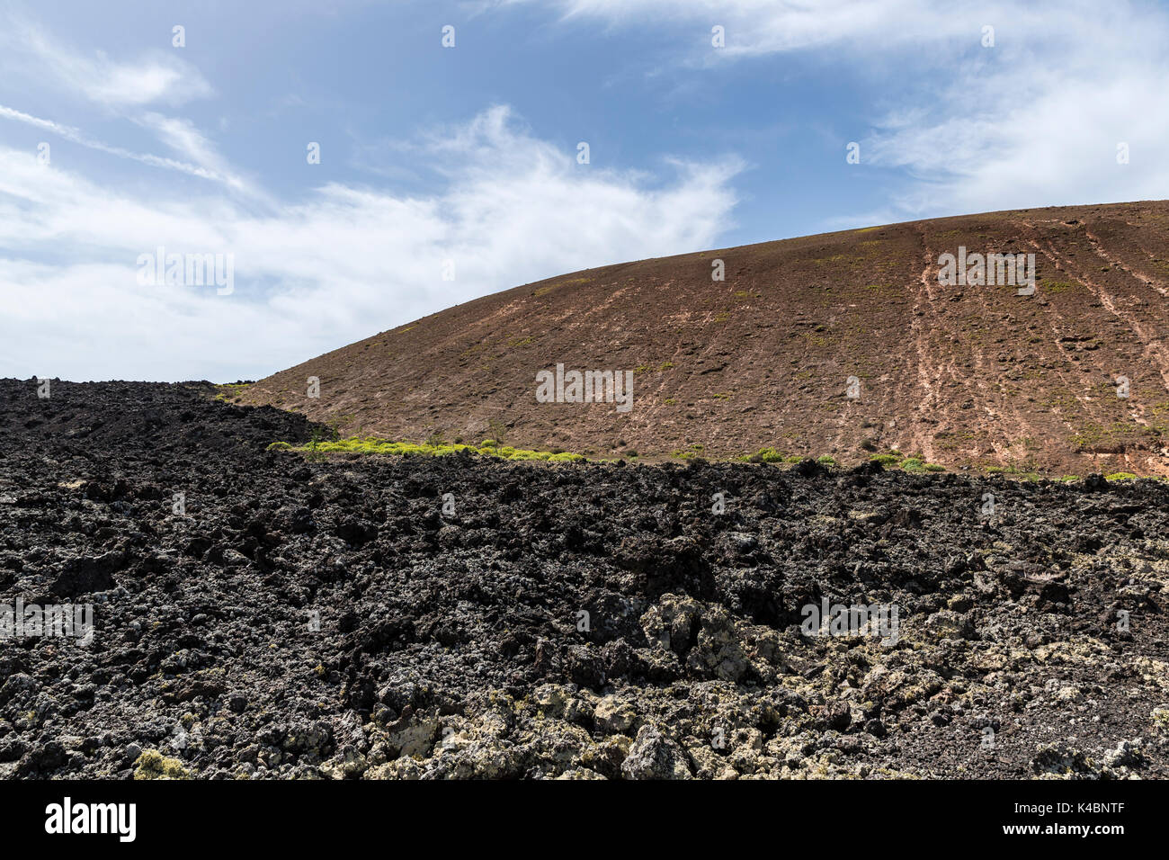 La coulée de lave à froid et à l'ouest du cratère du volcan Mancha Blanca dans le Parc National de Timanfaya, Lanzarote, îles Canaries, Espagne Banque D'Images