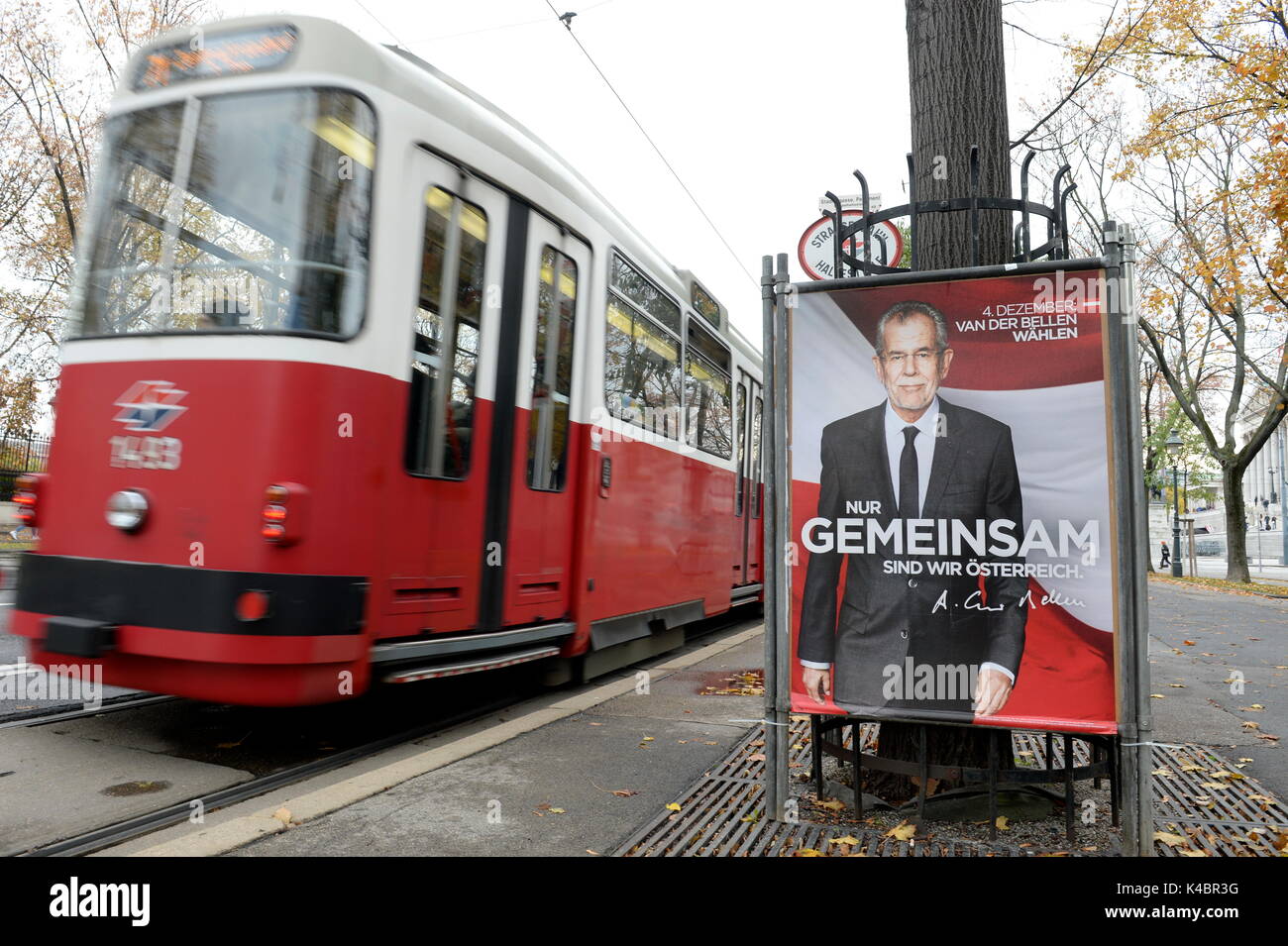 Nouvelle campagne d'affichage pour l'élection présidentielle fédérale le 4 décembre en Autriche, Alexander Van der Bellen Banque D'Images