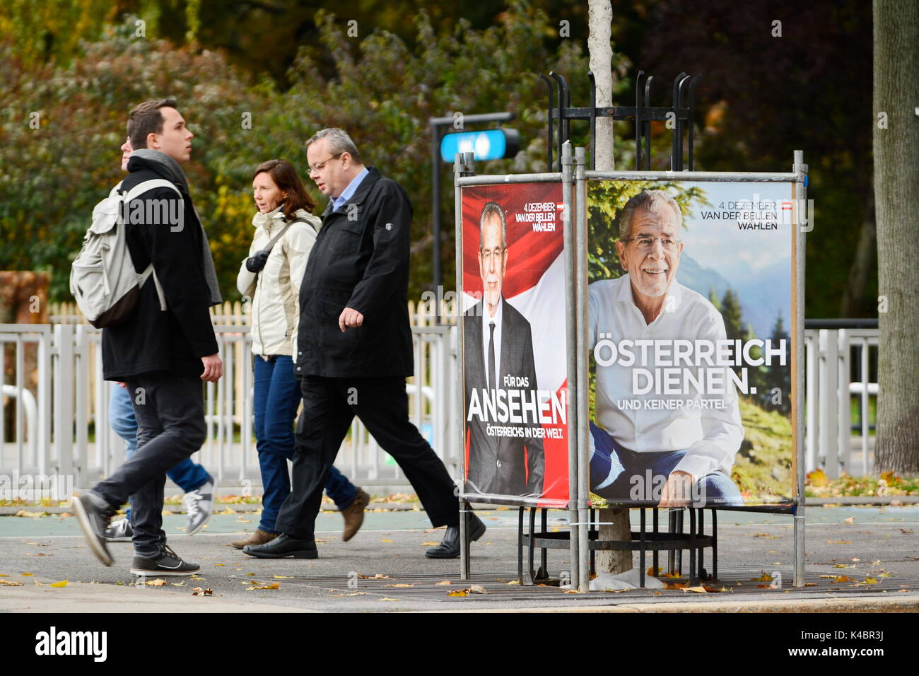 Nouvelle campagne d'affichage pour l'élection présidentielle fédérale le 4 décembre en Autriche, Alexander Van der Bellen Banque D'Images