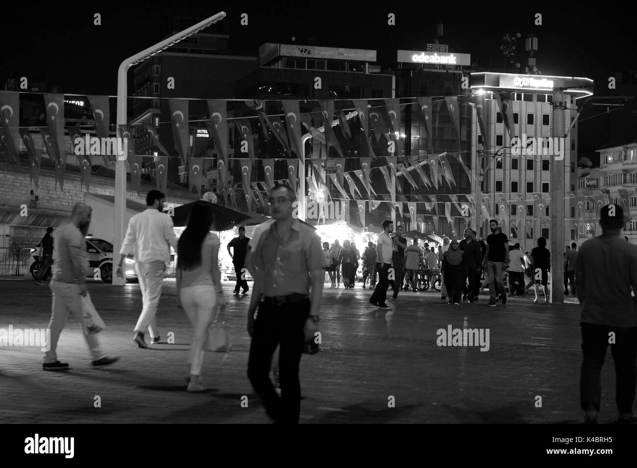 Scène de rue à la place Taksim à Istanbul Banque D'Images