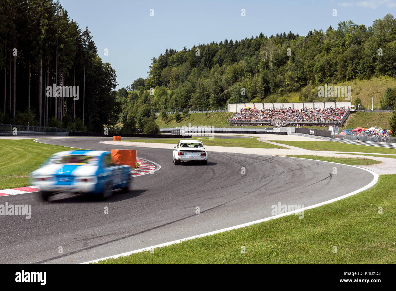 Ford Capri et BMW Au Salzburgring - Classic Car Racing Banque D'Images