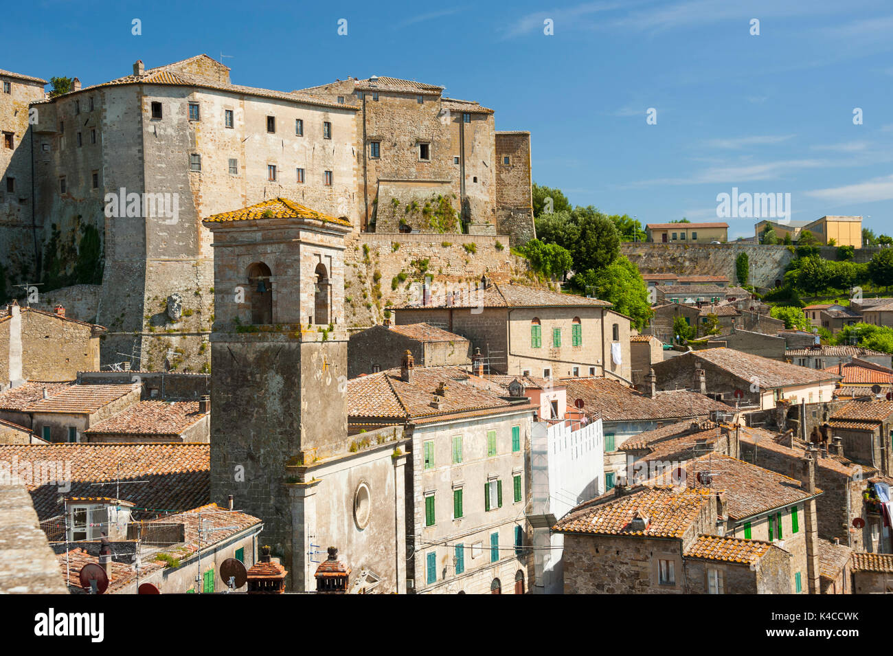 Sorano, vue avec le Fort, Ville du Moyen-Âge, Province Grosseto en Toscane, les bâtiments de pierre de tuf, Toscane, Italie Banque D'Images