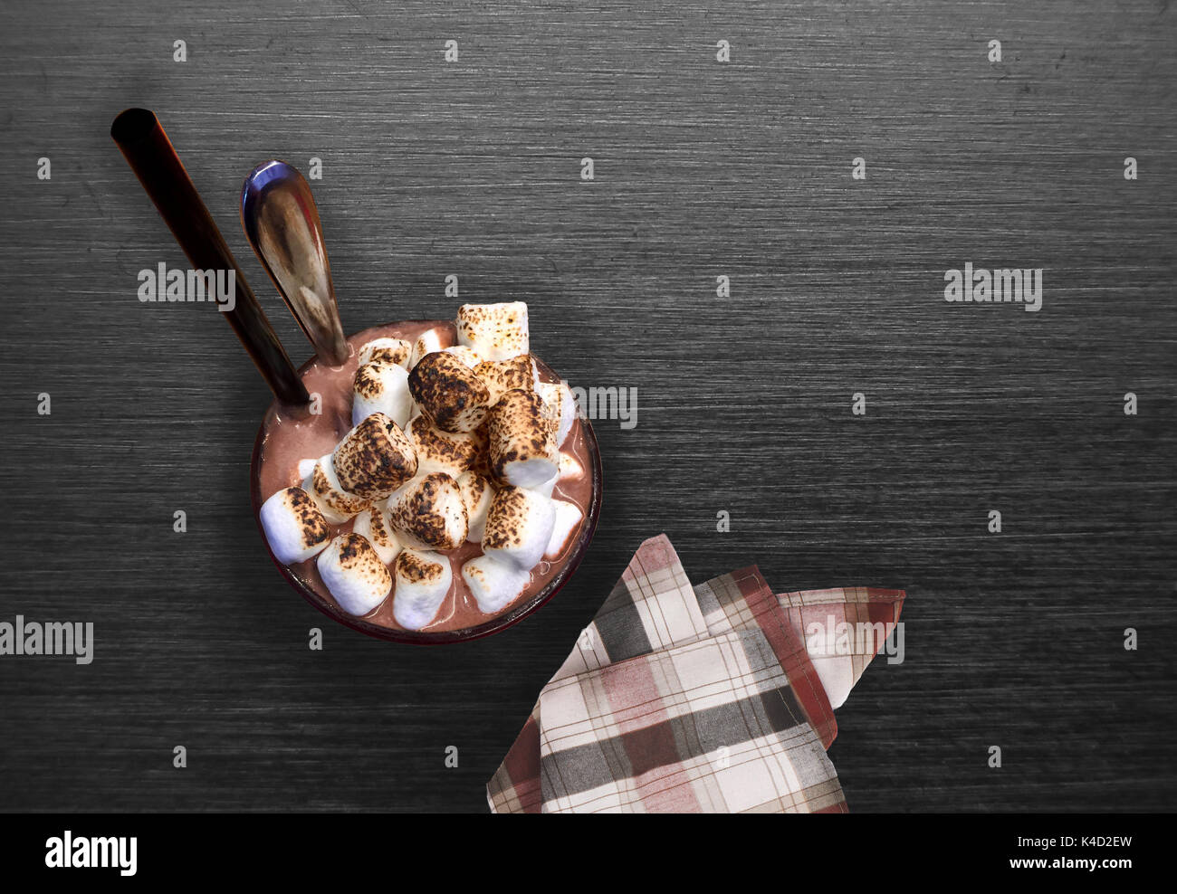 Milk-shakes au chocolat avec de la guimauve Banque D'Images