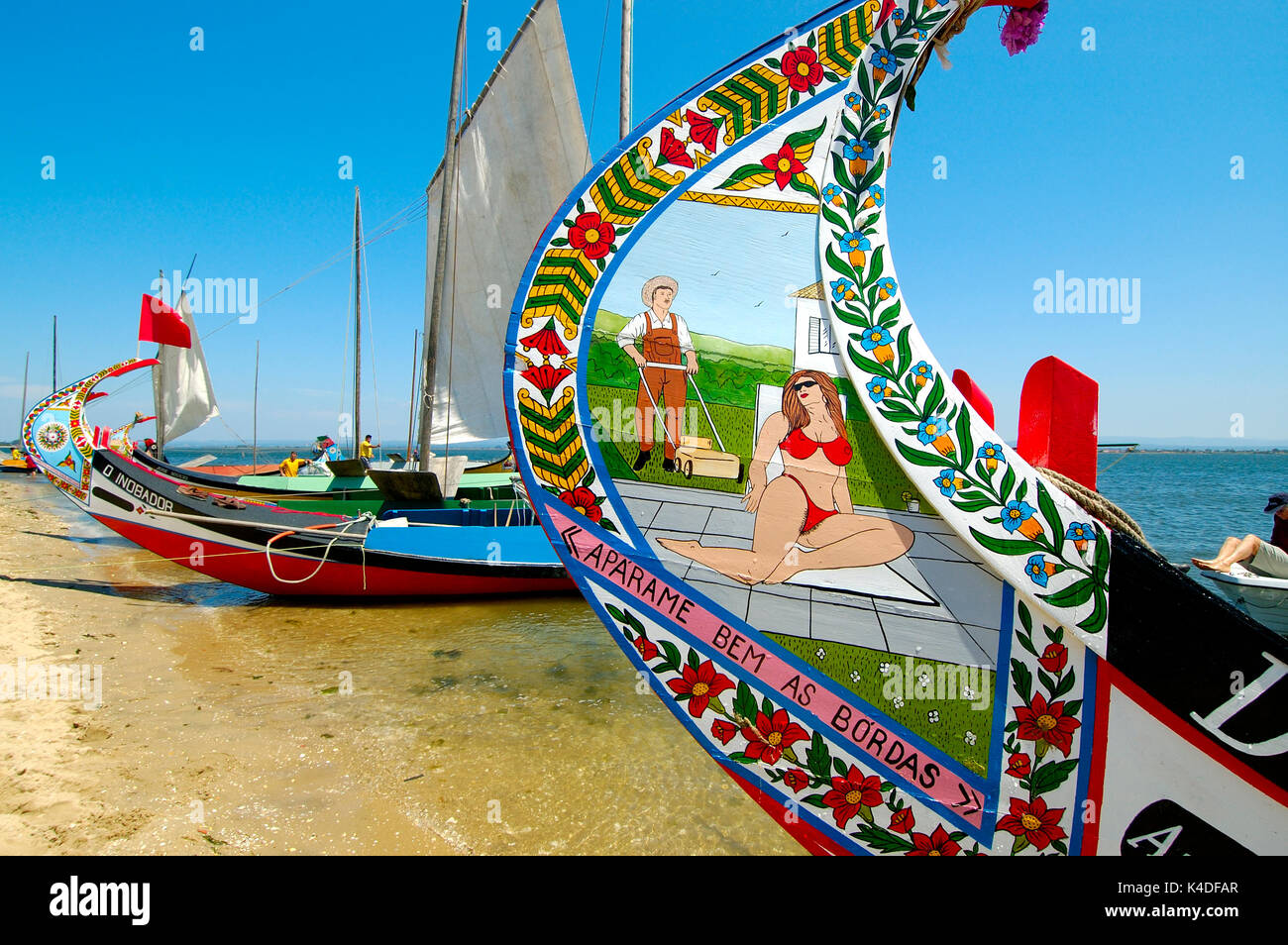 Peint le panneau avant d'un bateau traditionnel, de l'Aveiro, moliceiro river Ria de Aveiro (Portugal). Banque D'Images