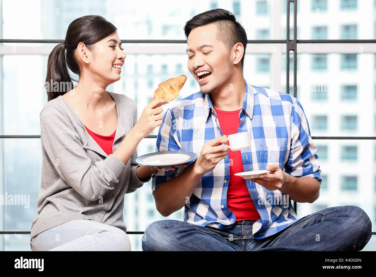 Young Asian Woman having breakfast together Banque D'Images