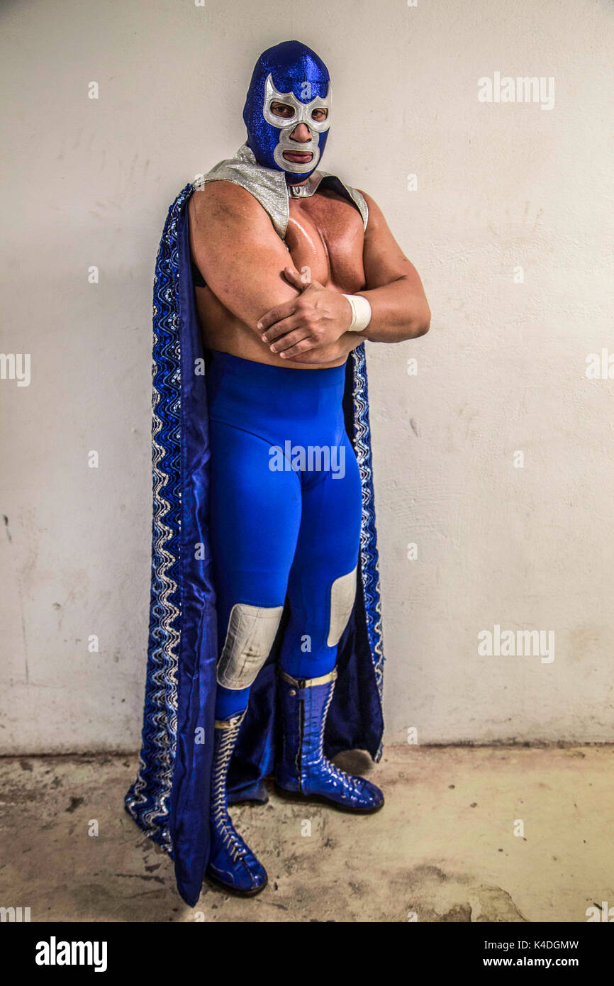 Le catcheur mexicain Blue Demon Jr. est le super héros que le Mexique a  besoin. *** Le fils de la légende bleu, Blue Demon Jr. se bat dans un match  de lutte