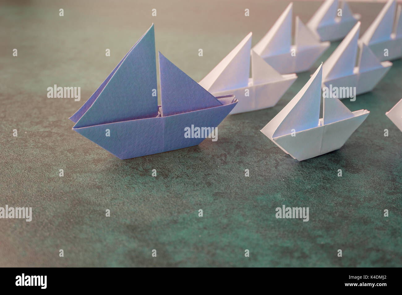 Papier Origami voiliers, leadership, tonification du concept d'entreprise Banque D'Images