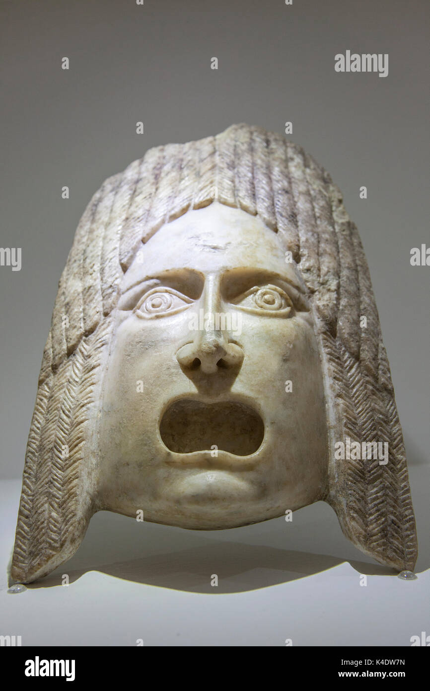 Antequera, Espagne - Juillet 14th, 2017 : l'acteur avec masque Roman sculpture de marbre. Musée Municipal d'Antequera, Malaga, Espagne Banque D'Images