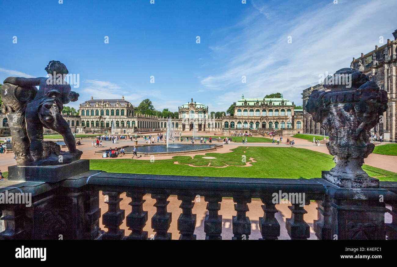 Allemagne, Saxe, 1650 à Zwinger, vue sur Zwingerhof, la cour intérieure de la balustrade du Pavillon allemand vers le Cabinet Royal de Ma Banque D'Images