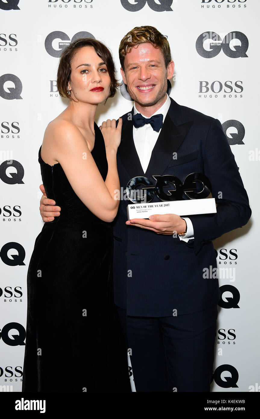 James Norton avec sa percée acteur pose avec Tuppence Middleton durant