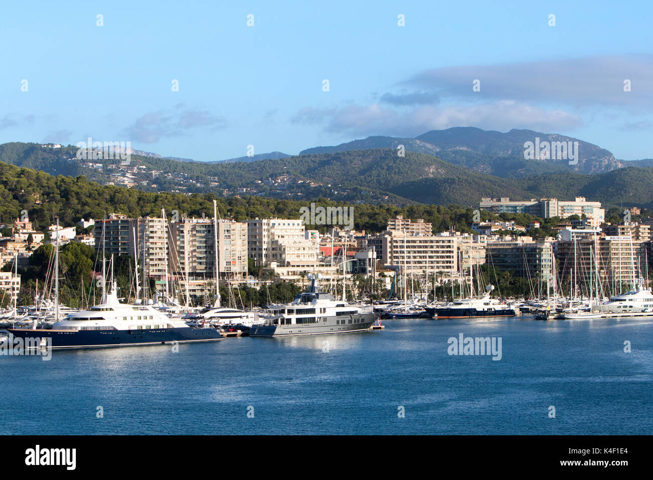 Stella Maris Superyacht amarrés à la baie de Palma de Majorque dans les îles Baléares en Espagne sur la côte sud de Majorque en été Banque D'Images
