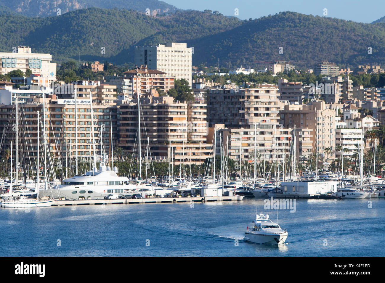 La chance super Yacht Sun amarrés à la baie de Palma de Majorque dans les îles Baléares en Espagne sur la côte sud de Majorque en été Banque D'Images